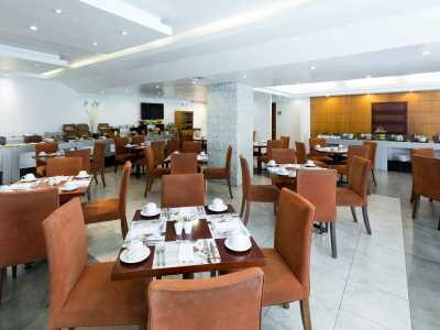 Hotel Howard Johnson La Carolina- Quito