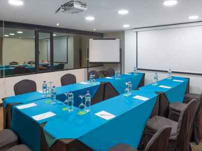 Hotel Howard Johnson La Carolina- Quito