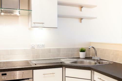 Paramount Apartments