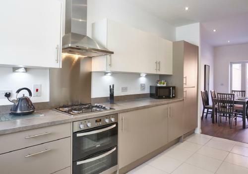 Town House In Campbell Park - Shortstay Mk