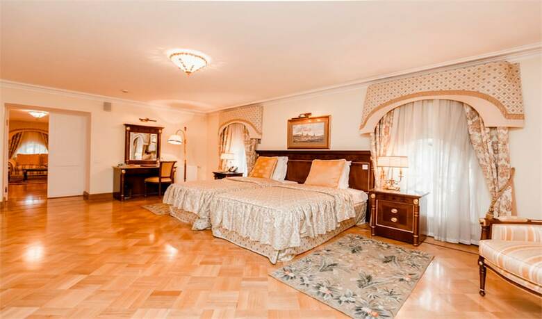 Petroff Palace Hotel