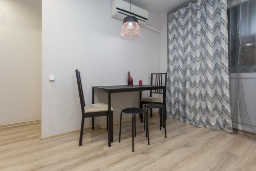 Metro Krasny Prospekt Apartment