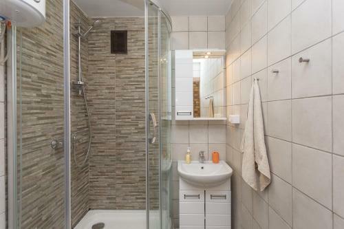 Metro Krasny Prospekt Apartment