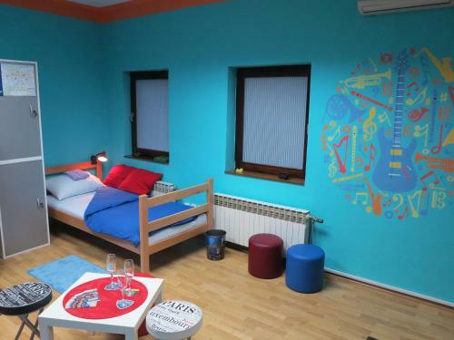 Traveler's Hostel & Apartments