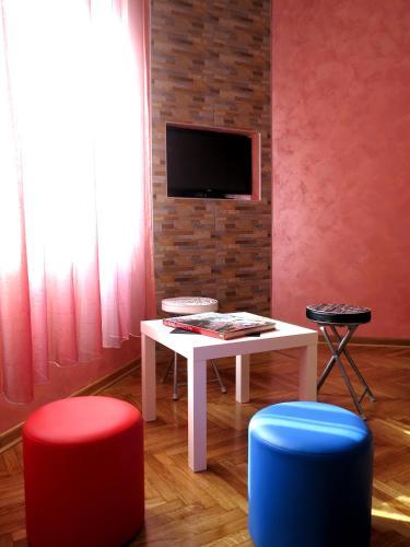 Traveler's Hostel & Apartments
