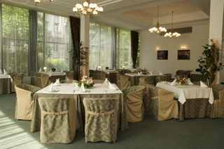 Dnister Premier Hotel