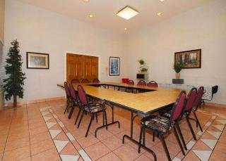 Hotel Comfort Inn  And  Suites