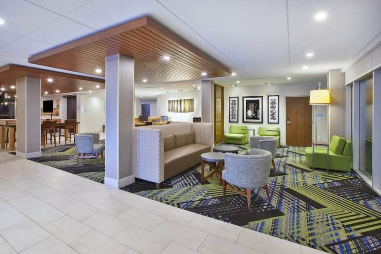 Hotel Holiday Inn Express & Suites Grand Rapids Airport North By Ihg