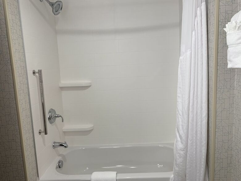 Hotel Holiday Inn Express & Suites Grand Rapids Airport North By Ihg