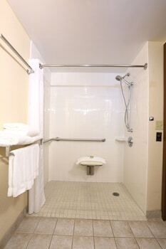 Hotel Holiday Inn Express & Suites Grand Rapids Airport North By Ihg