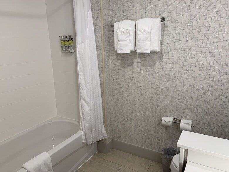 Hotel Holiday Inn Express & Suites Grand Rapids Airport North By Ihg