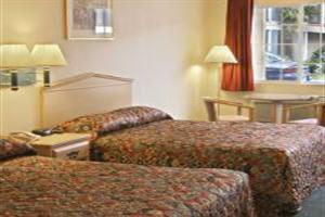 Hotel Howard Johnson Inn & Suites