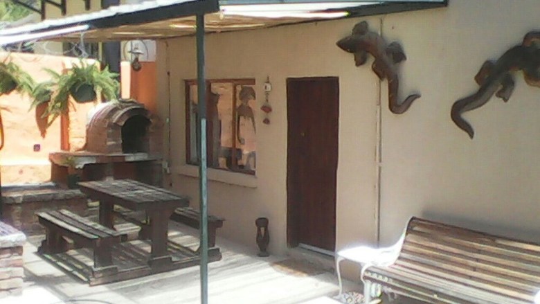 Hostal Trackers Inn