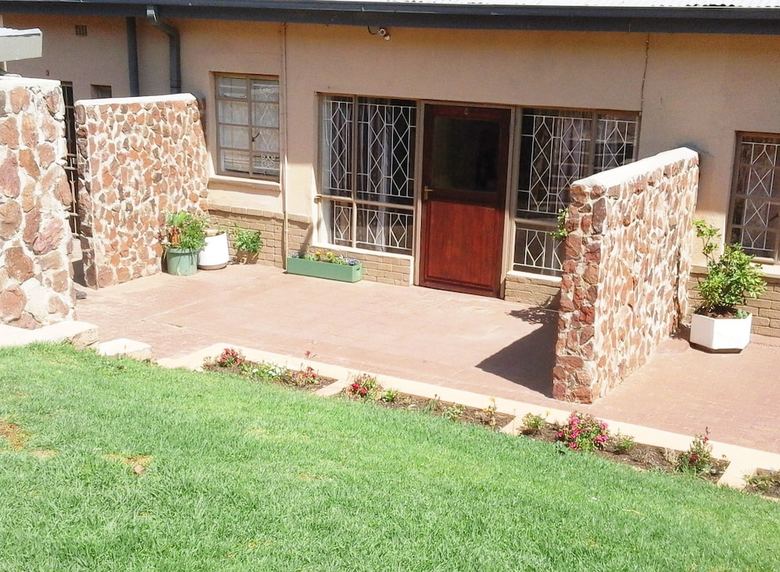 Hostal Suburbian Lodge