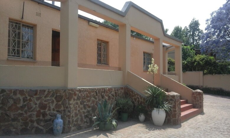 Hostal Suburbian Lodge