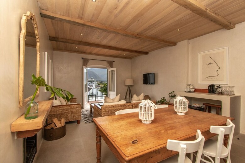 Hostal Auberge Burgundy Guesthouse