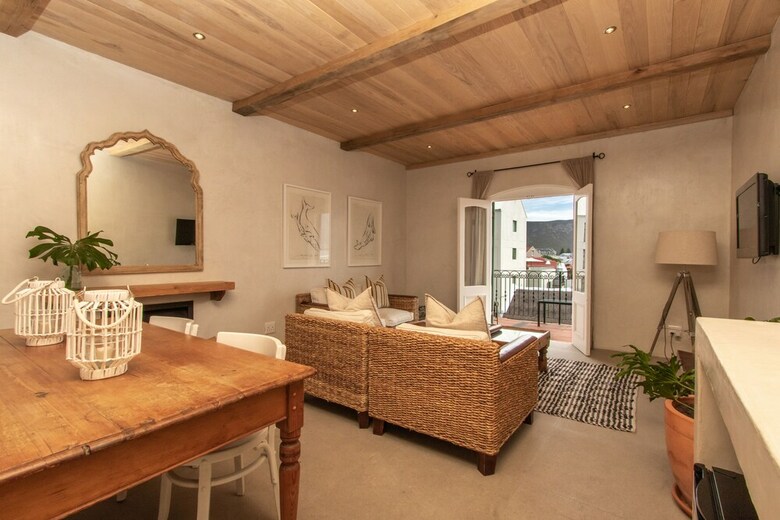 Hostal Auberge Burgundy Guesthouse