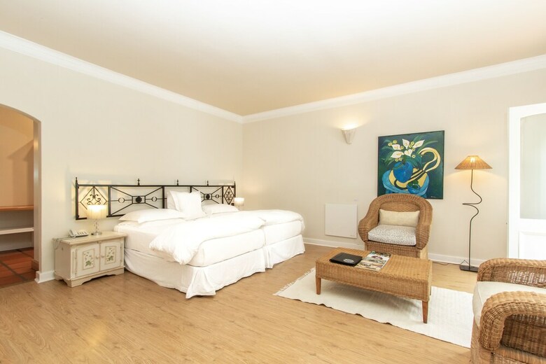 Hostal Auberge Burgundy Guesthouse