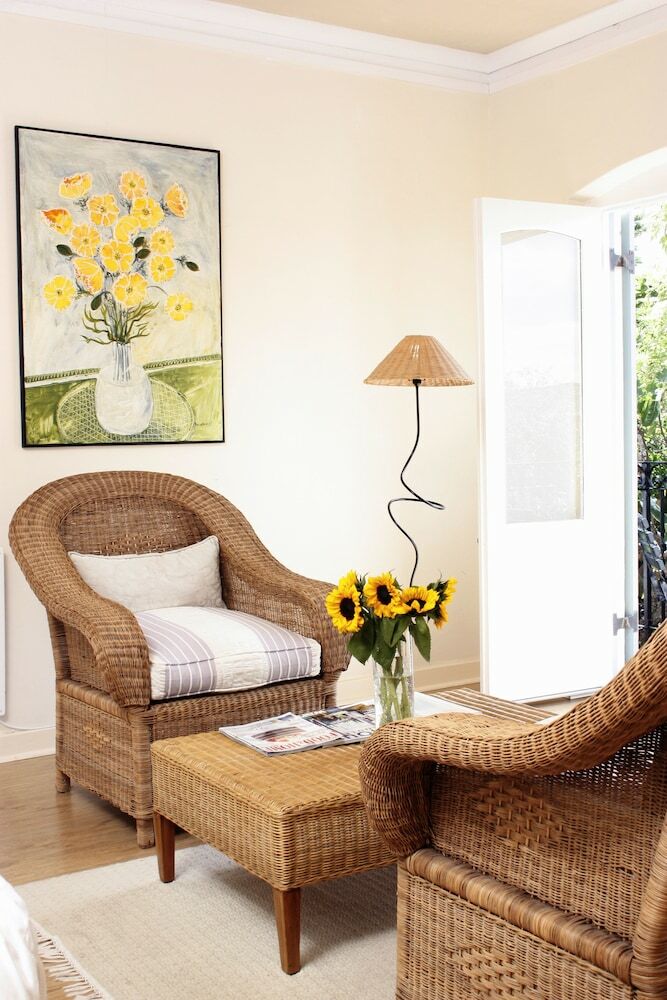 Hostal Auberge Burgundy Guesthouse