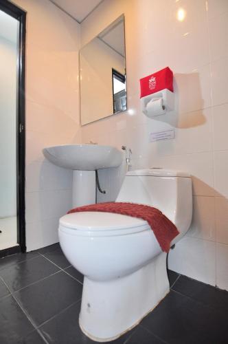 Hotel Zen Rooms Kingkaew 45