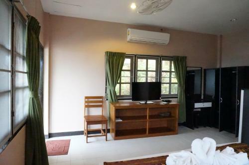 Kata Beachwalk Hotel And Bungalows