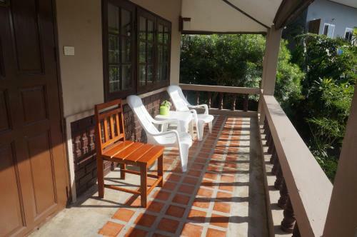 Kata Beachwalk Hotel And Bungalows