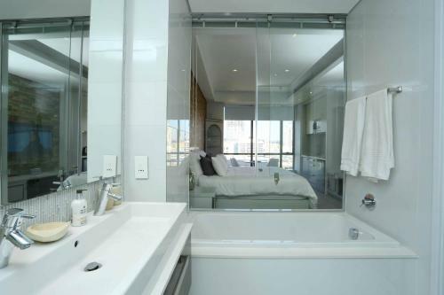 Apartamento Sandton Skye Unit 702
