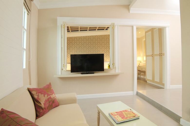 Hotel The Raya Surawong Bangkok