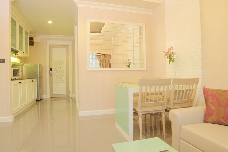 Hotel The Raya Surawong Bangkok