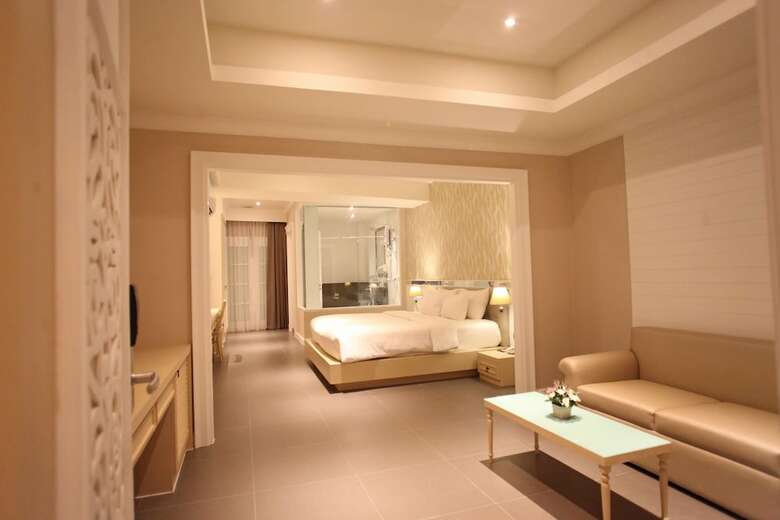 Hotel The Raya Surawong Bangkok