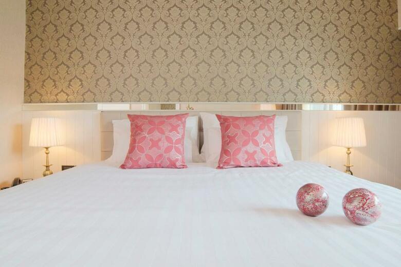 Hotel The Raya Surawong Bangkok