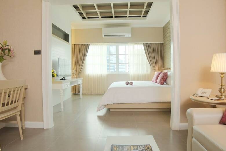 Hotel The Raya Surawong Bangkok