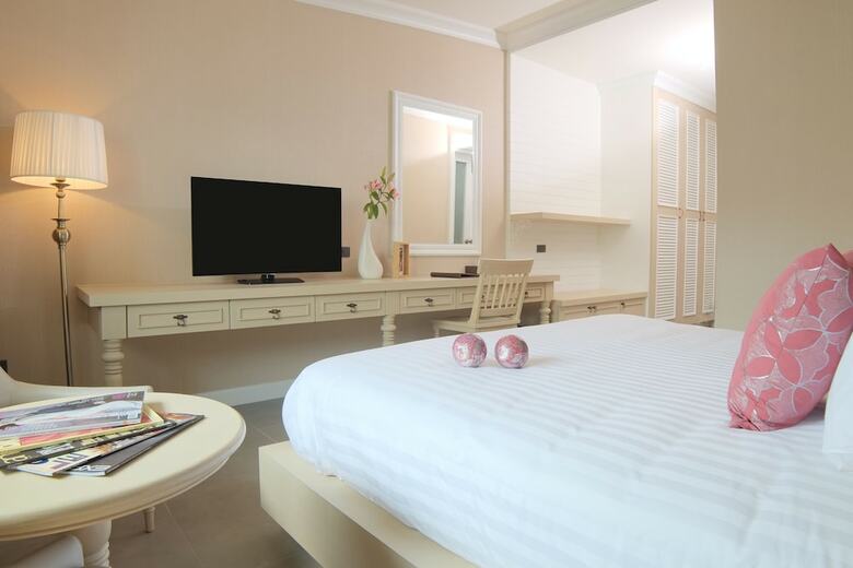 Hotel The Raya Surawong Bangkok