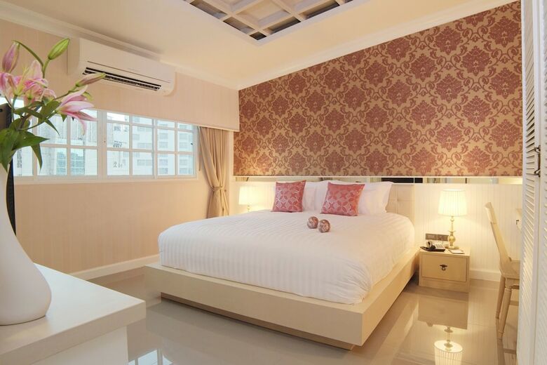 Hotel The Raya Surawong Bangkok