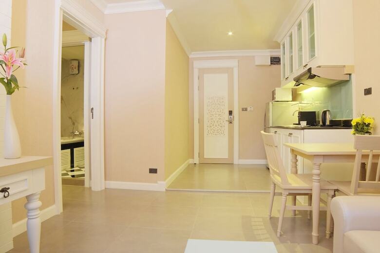 Hotel The Raya Surawong Bangkok