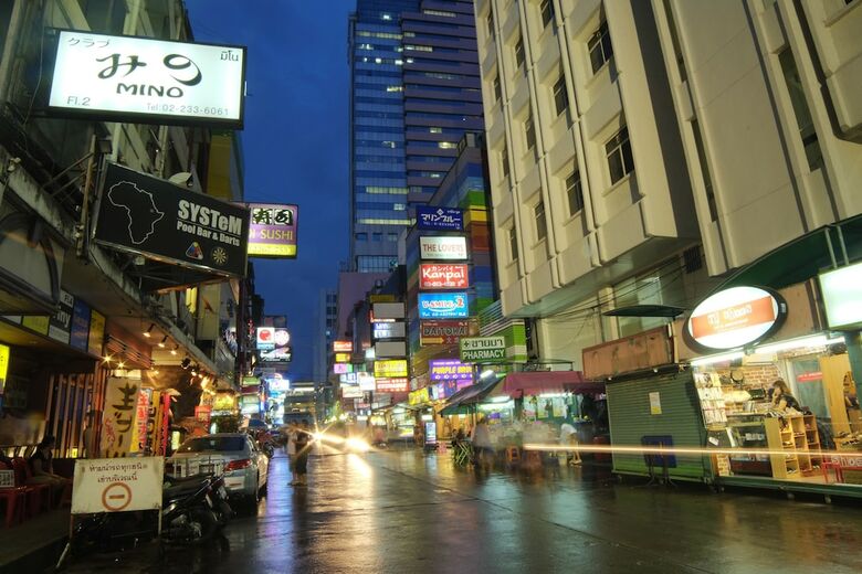 Hotel The Raya Surawong Bangkok