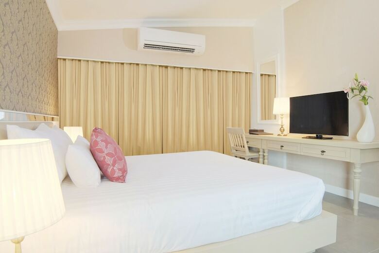 Hotel The Raya Surawong Bangkok