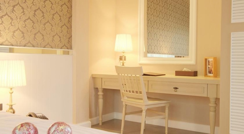 Hotel The Raya Surawong Bangkok