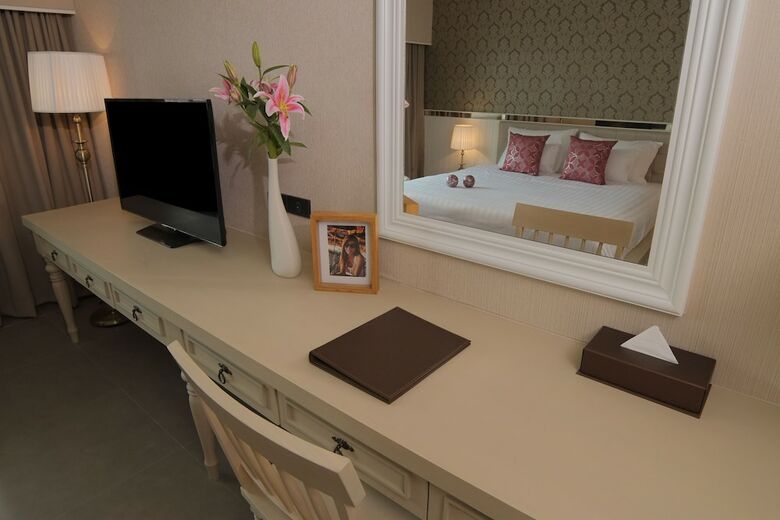 Hotel The Raya Surawong Bangkok