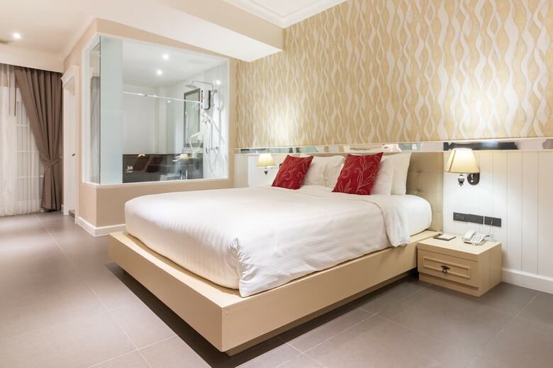 Hotel The Raya Surawong Bangkok