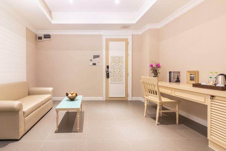 Hotel The Raya Surawong Bangkok