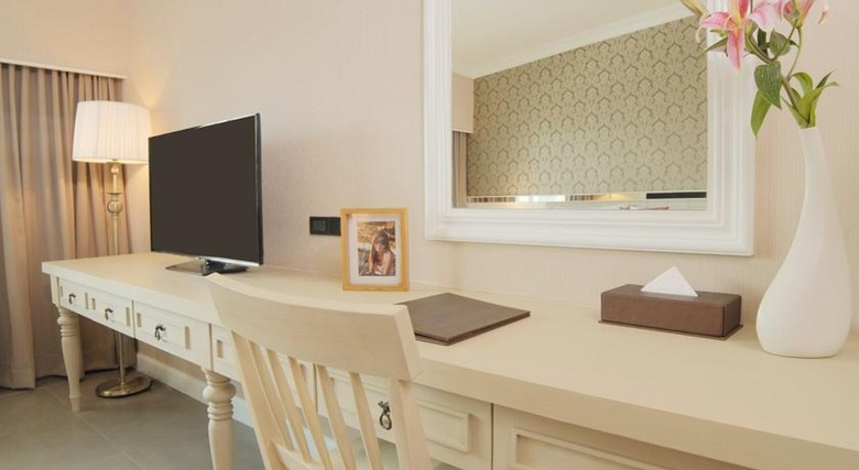 Hotel The Raya Surawong Bangkok