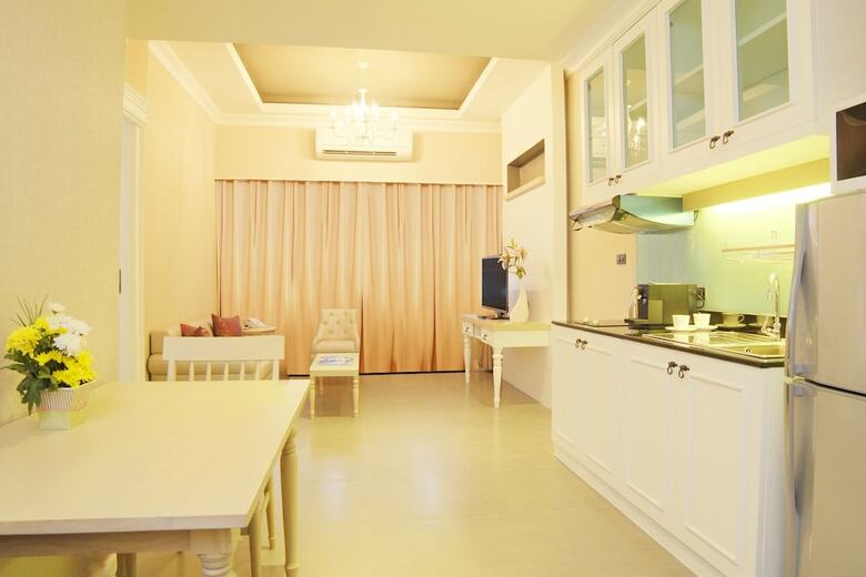 Hotel The Raya Surawong Bangkok