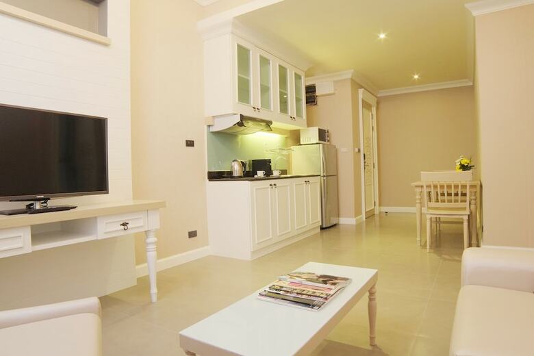 Hotel The Raya Surawong Bangkok