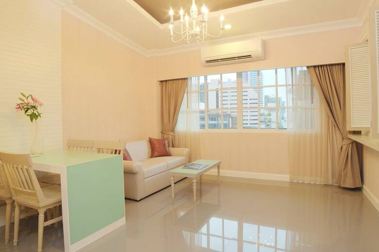 Hotel The Raya Surawong Bangkok