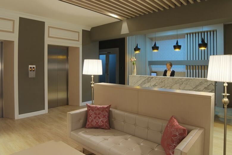 Hotel The Raya Surawong Bangkok