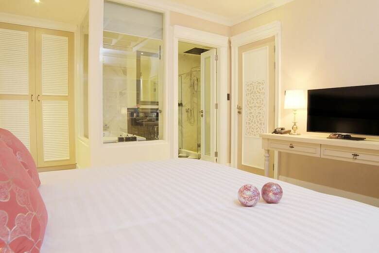 Hotel The Raya Surawong Bangkok