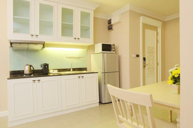 Hotel The Raya Surawong Bangkok