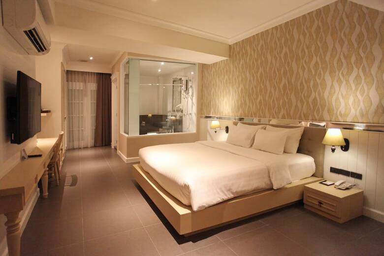 Hotel The Raya Surawong Bangkok