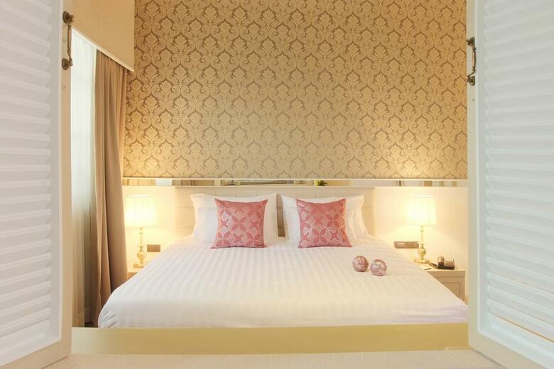 Hotel The Raya Surawong Bangkok